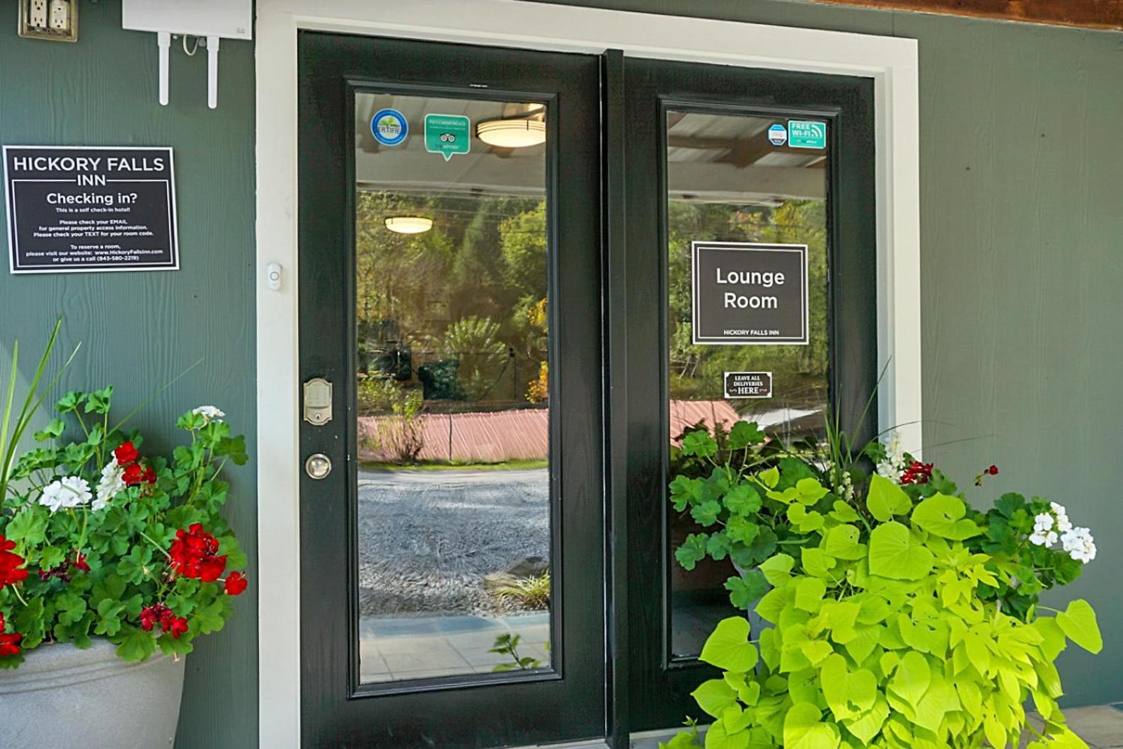 צ'ימני רוק Hickory Falls Inn מראה חיצוני תמונה
