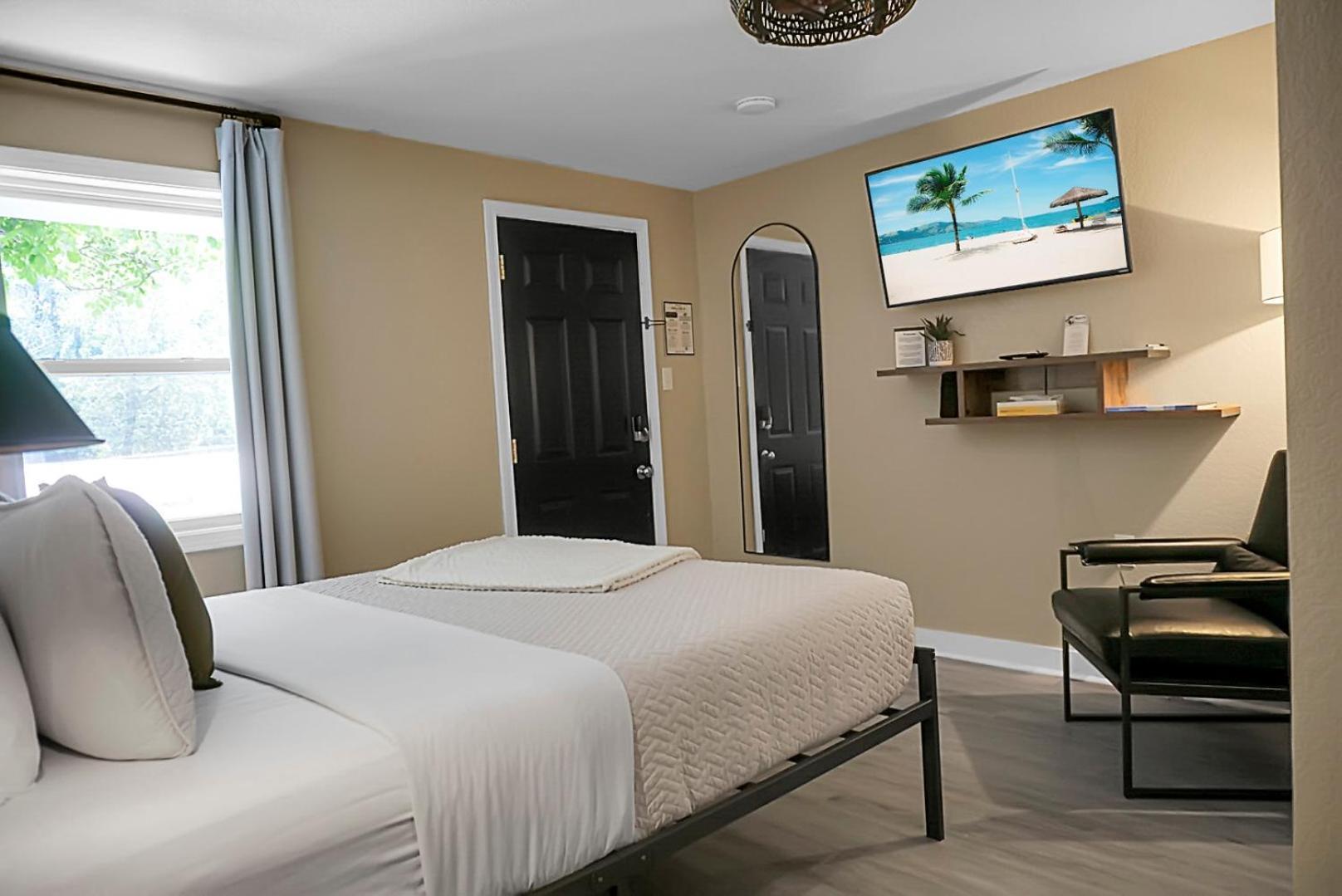 צ'ימני רוק Hickory Falls Inn מראה חיצוני תמונה