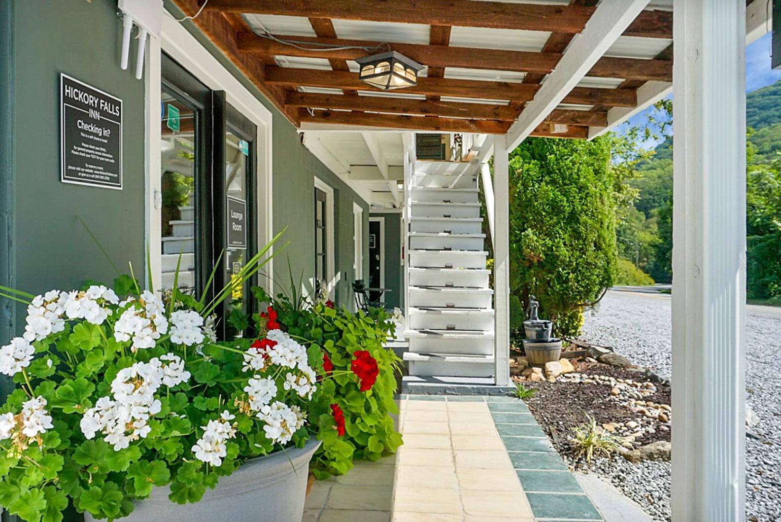 צ'ימני רוק Hickory Falls Inn מראה חיצוני תמונה
