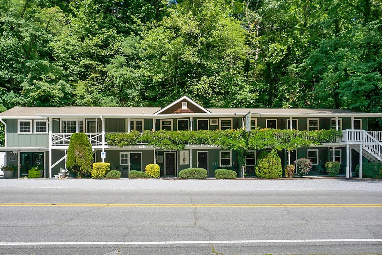 צ'ימני רוק Hickory Falls Inn מראה חיצוני תמונה