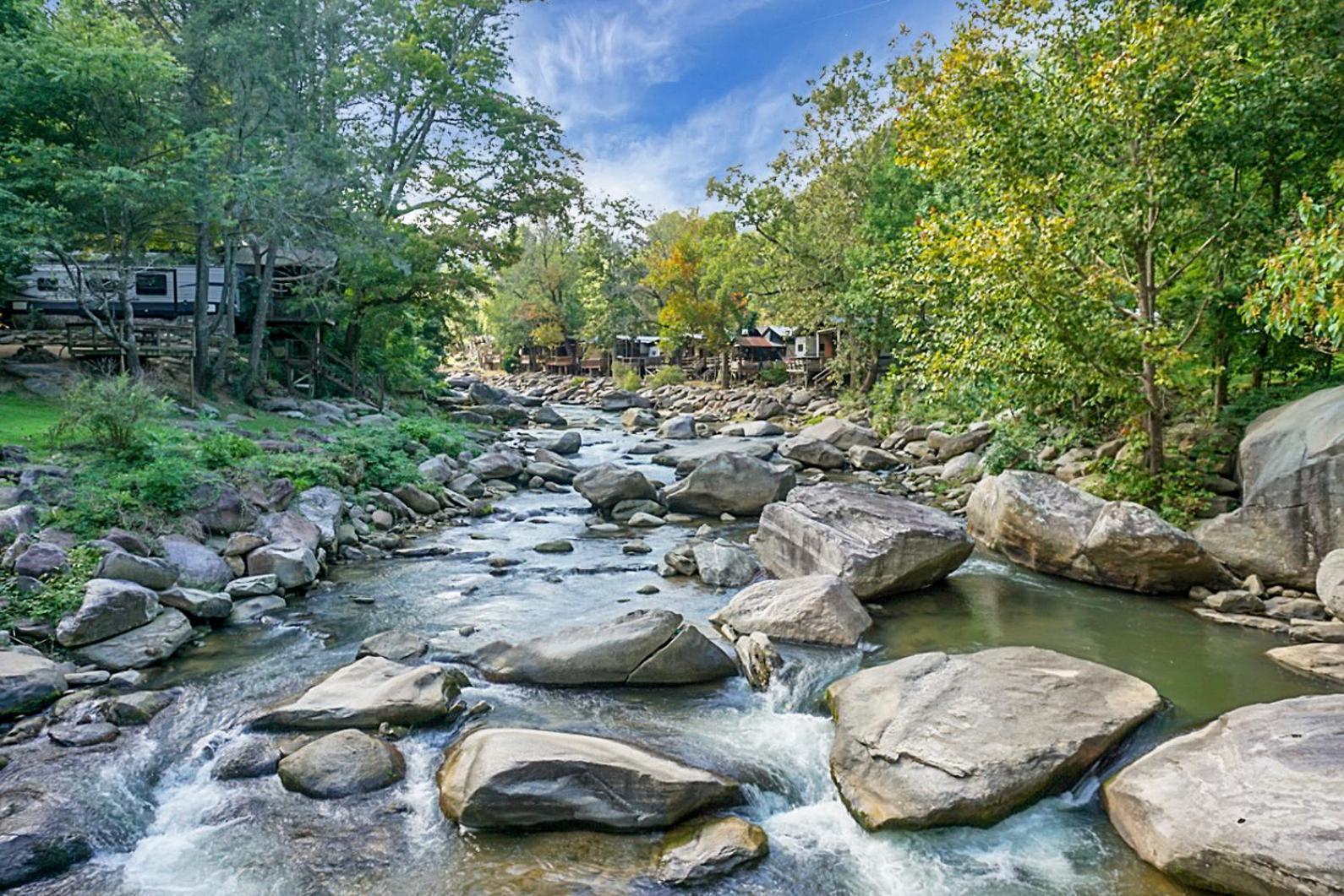 צ'ימני רוק Hickory Falls Inn מראה חיצוני תמונה