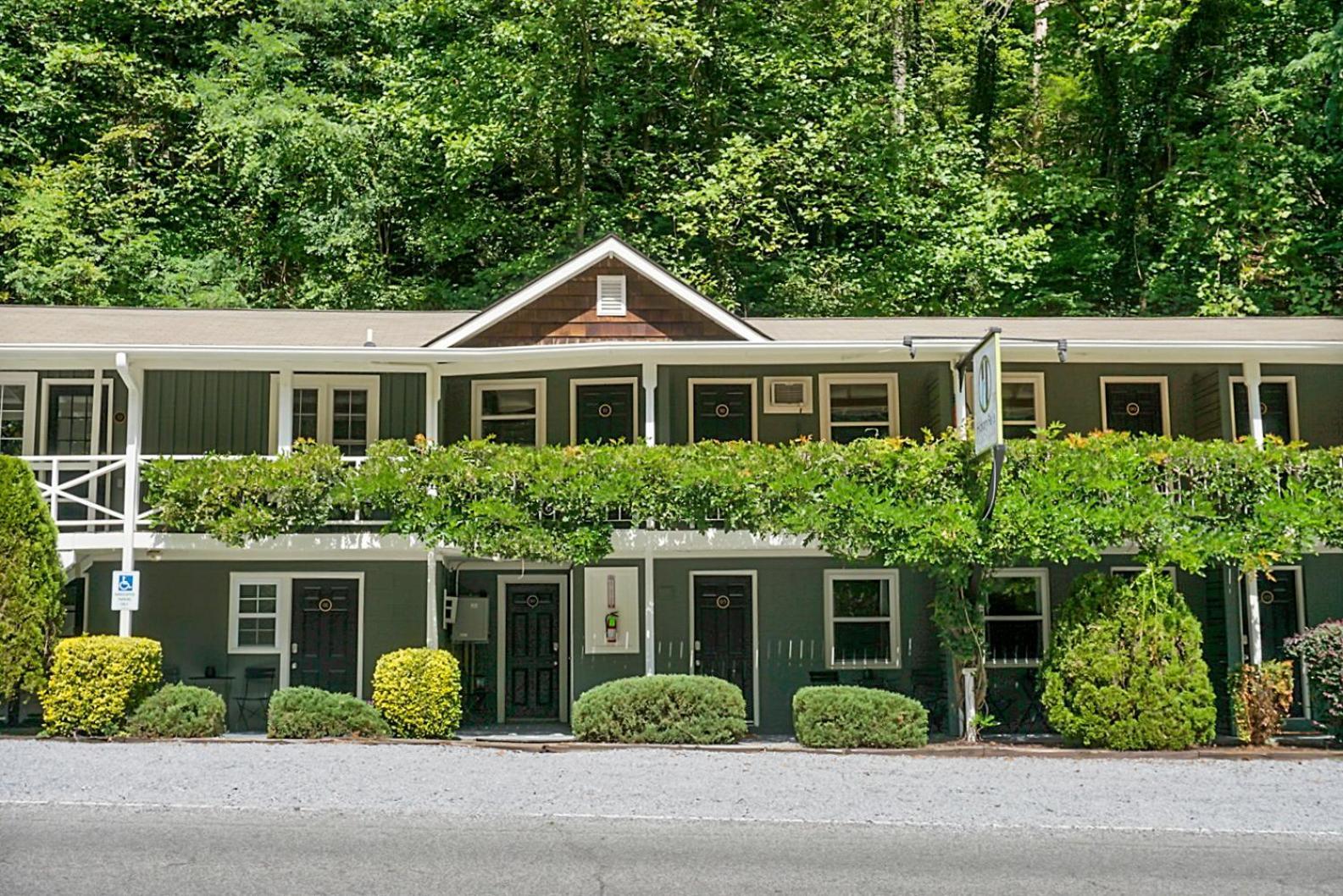 צ'ימני רוק Hickory Falls Inn מראה חיצוני תמונה